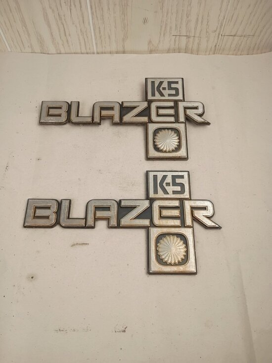 chevrolet Other - 1981-1988 Chevy K5 Blazer Fender Emblems PAIR 14026441 OEM 81-88